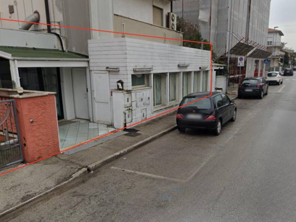 negozio in vendita a Civitanova Marche in zona San Marone