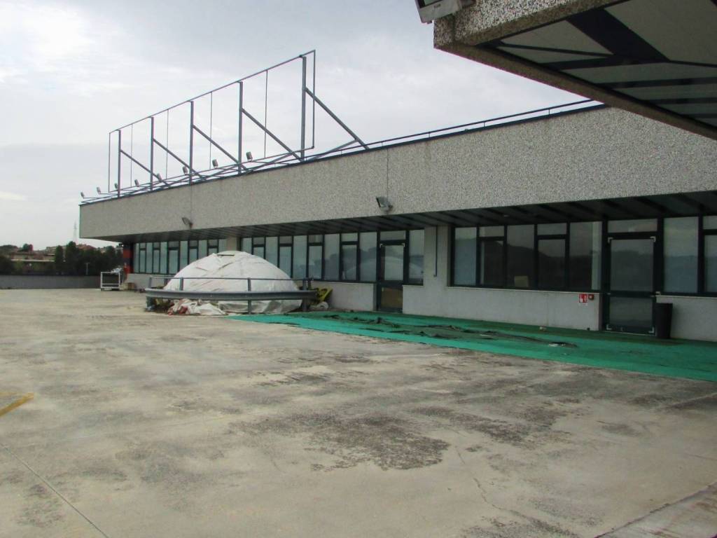 negozio in vendita a Civitanova Marche in zona Santa Maria Apparente