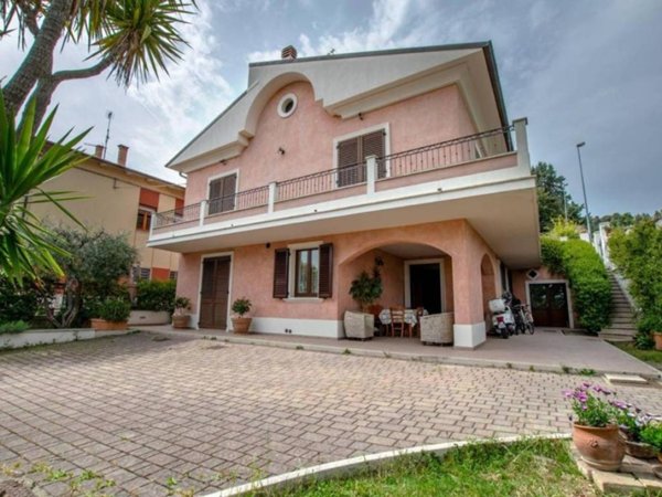 casa indipendente in vendita a Civitanova Marche in zona Santa Maria Apparente