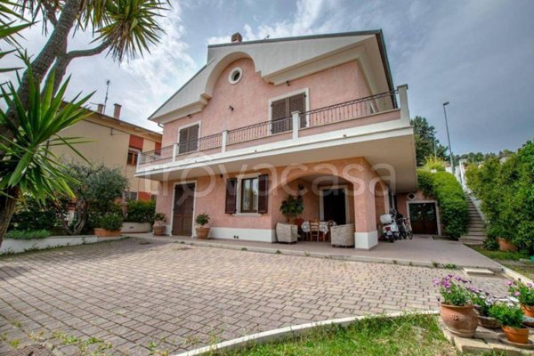 casa indipendente in vendita a Civitanova Marche in zona Santa Maria Apparente