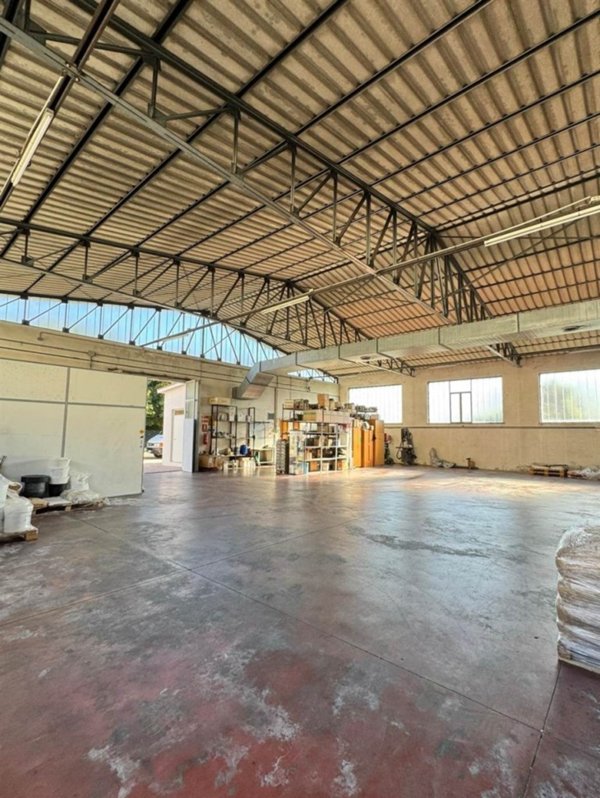 locale commerciale in vendita a Civitanova Marche in zona Santa Maria Apparente