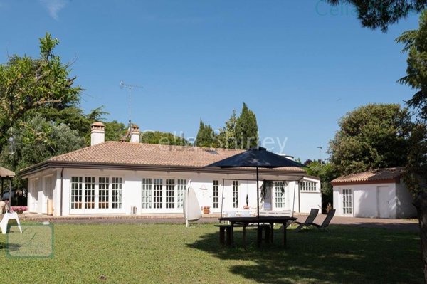 casa indipendente in vendita a Civitanova Marche in zona San Marone