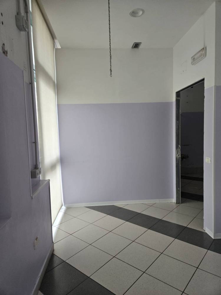 locale commerciale in vendita a Civitanova Marche