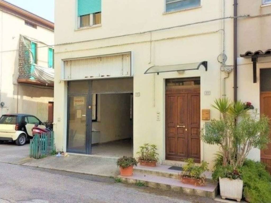 negozio in vendita a Civitanova Marche in zona San Marone