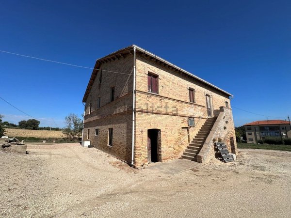 casa indipendente in vendita a Civitanova Marche in zona Santa Maria Apparente