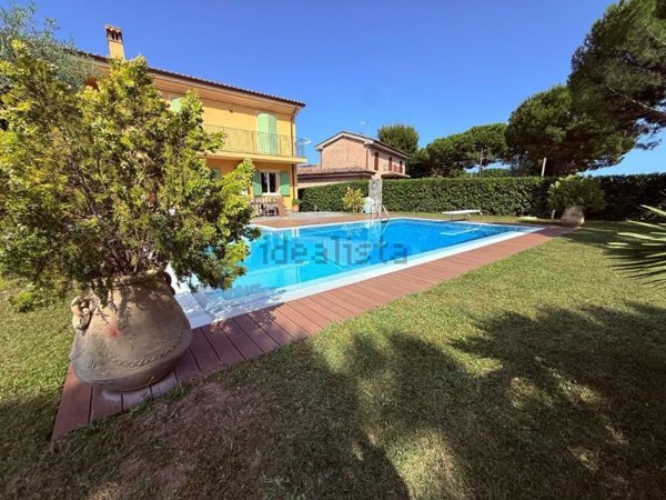 casa indipendente in vendita a Civitanova Marche in zona Santa Maria Apparente