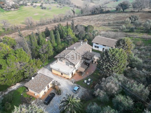casa indipendente in vendita a Civitanova Marche in zona Santa Maria Apparente