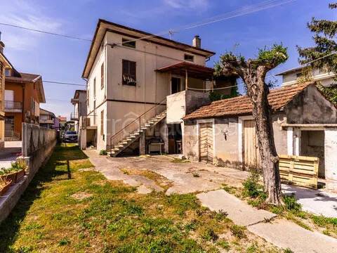 casa indipendente in vendita a Civitanova Marche
