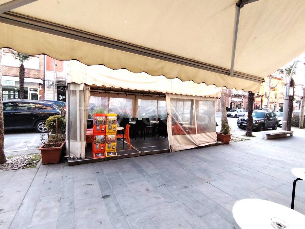 negozio in vendita a Civitanova Marche in zona Porto Civitanova