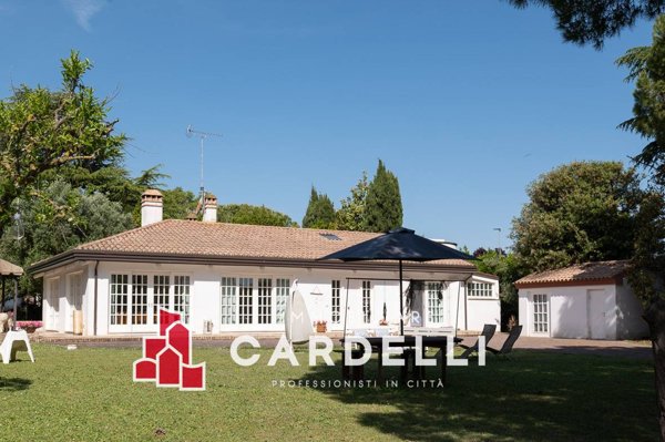 casa indipendente in vendita a Civitanova Marche in zona Maranello