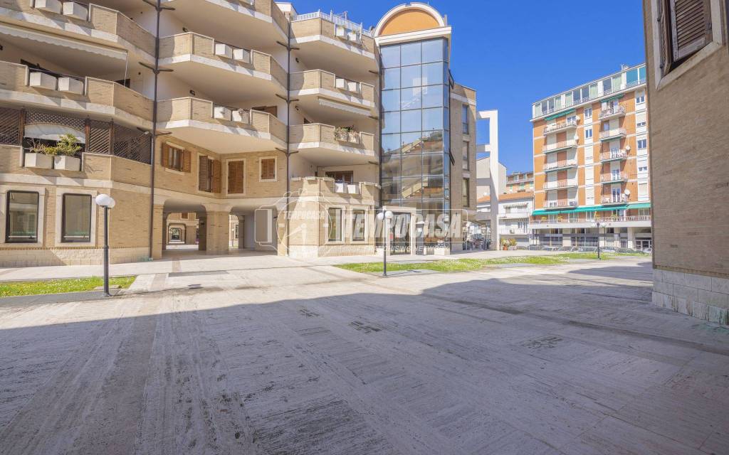 negozio in vendita a Civitanova Marche in zona San Marone