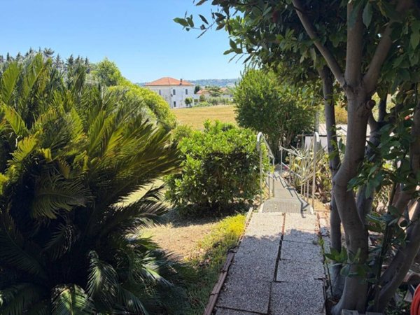 casa indipendente in vendita a Civitanova Marche in zona Santa Maria Apparente