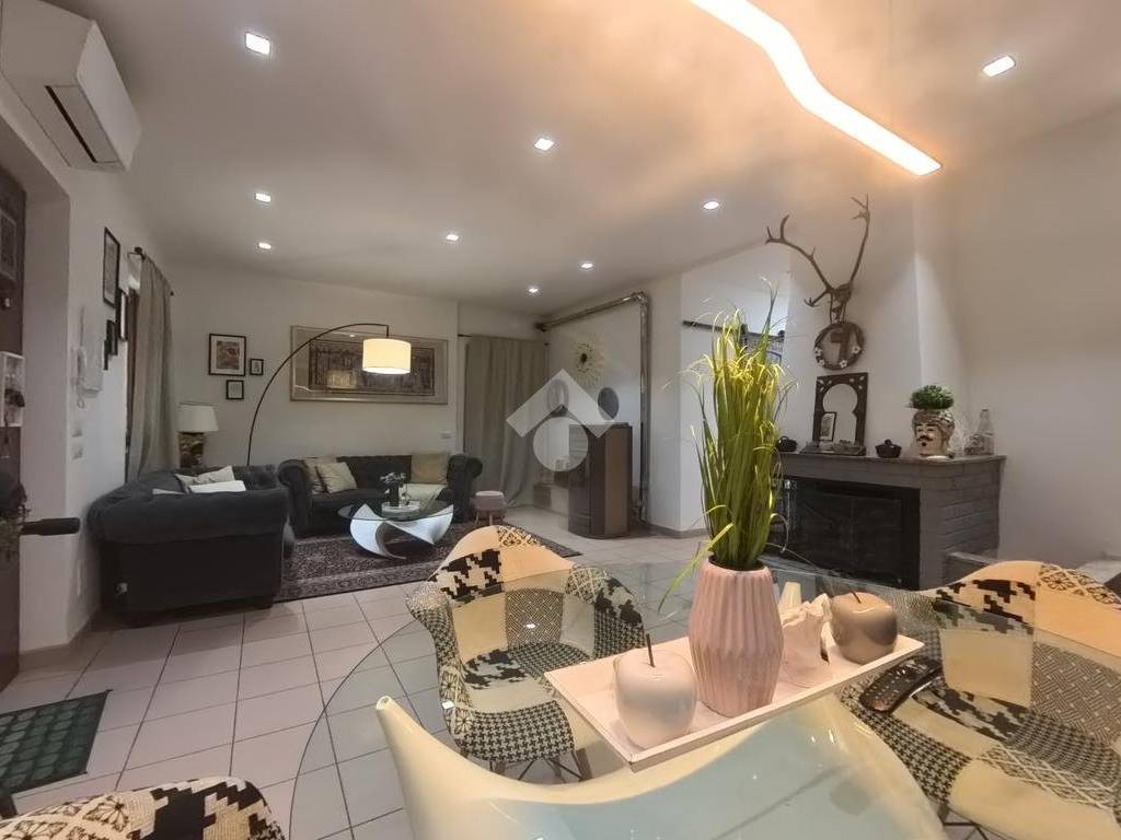 casa indipendente in vendita a Civitanova Marche in zona Santa Maria Apparente
