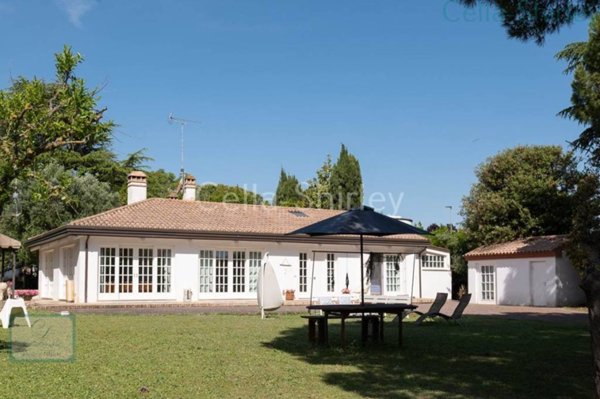 casa indipendente in vendita a Civitanova Marche in zona Maranello