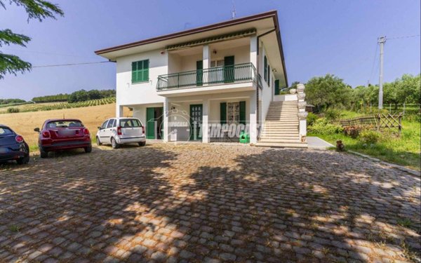 casa indipendente in vendita a Civitanova Marche in zona Santa Maria Apparente