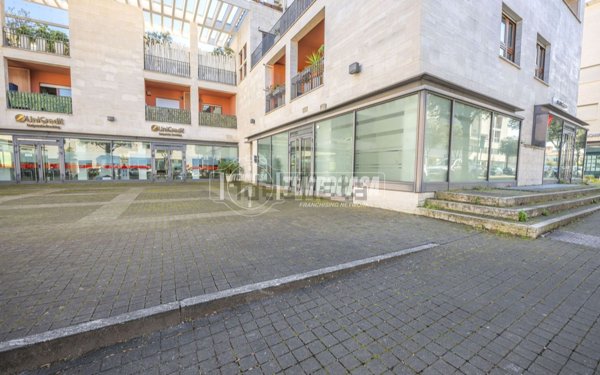 locale commerciale in vendita a Civitanova Marche in zona San Marone