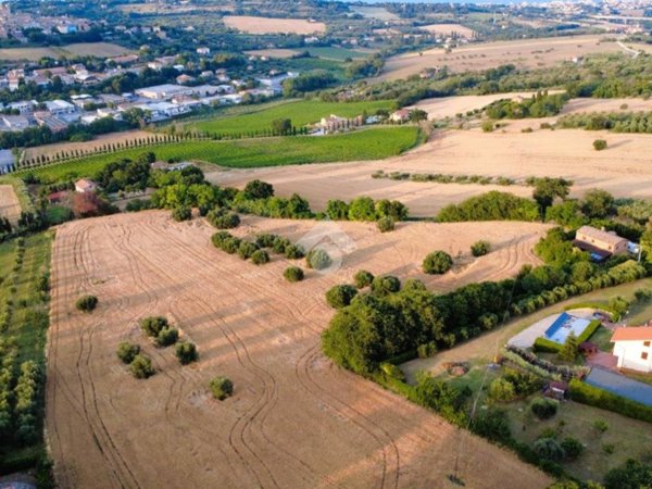 terreno agricolo in vendita a Civitanova Marche in zona Santa Maria Apparente
