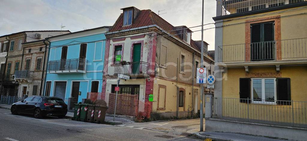 casa indipendente in vendita a Civitanova Marche in zona Maranello