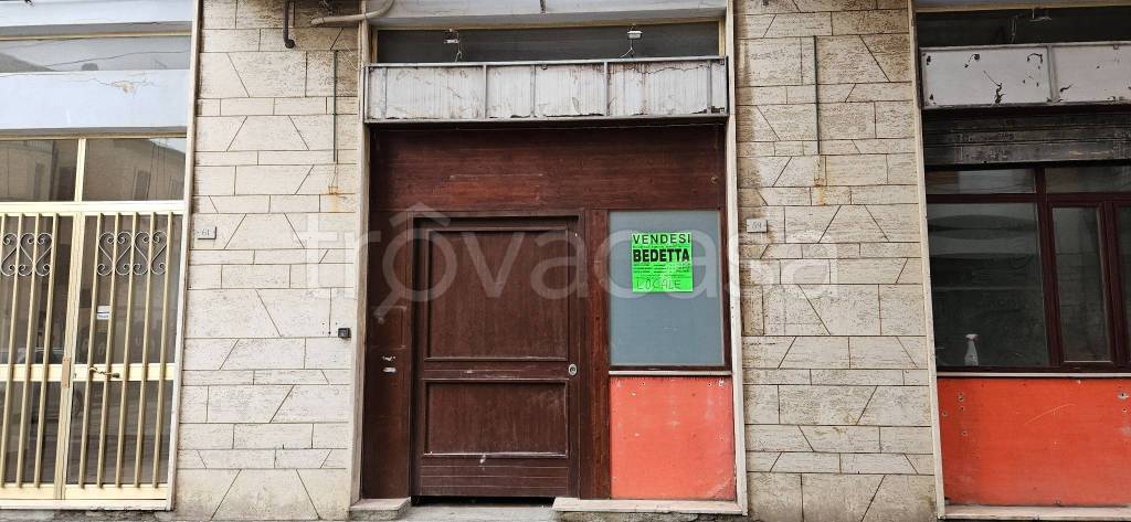 negozio in vendita a Civitanova Marche in zona Porto Civitanova