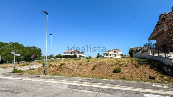 casa indipendente in vendita a Civitanova Marche in zona Maranello
