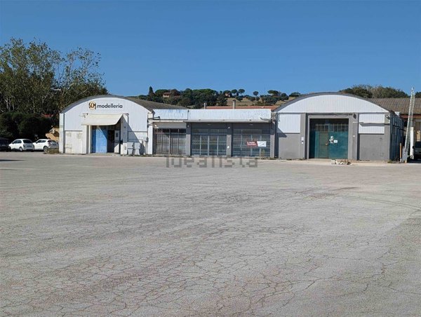 locale di sgombero in vendita a Civitanova Marche in zona Fontespina
