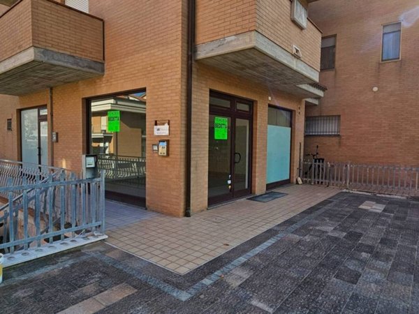 negozio in vendita a Civitanova Marche in zona Fontespina