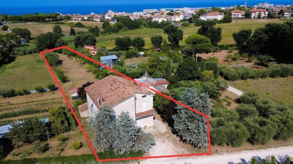 casa indipendente in vendita a Civitanova Marche in zona Maranello
