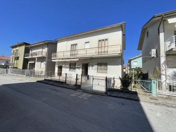 casa indipendente in vendita a Civitanova Marche in zona San Marone