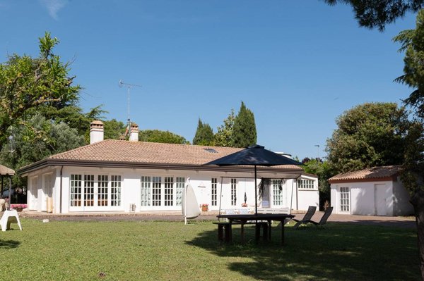 casa indipendente in vendita a Civitanova Marche in zona Maranello