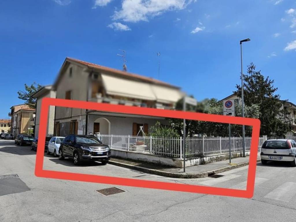 appartamento in vendita a Civitanova Marche in zona Maranello