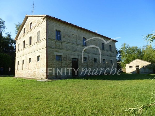 casale in vendita a Civitanova Marche in zona Santa Maria Apparente