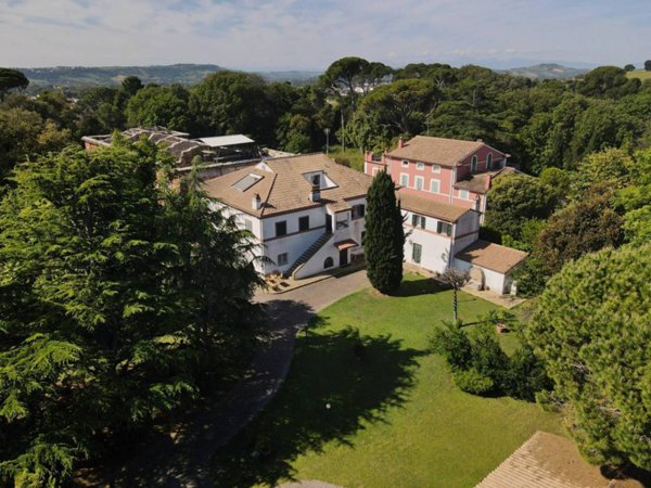villa in vendita a Civitanova Marche in zona Maranello