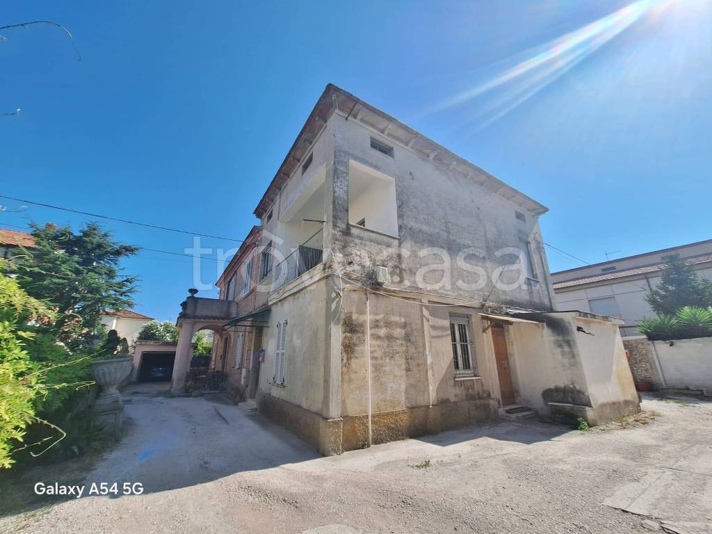 casa indipendente in vendita a Civitanova Marche in zona Maranello