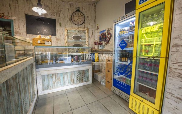 negozio in vendita a Civitanova Marche in zona Porto Civitanova