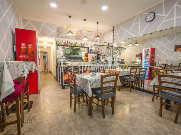 negozio in vendita a Civitanova Marche in zona Porto Civitanova