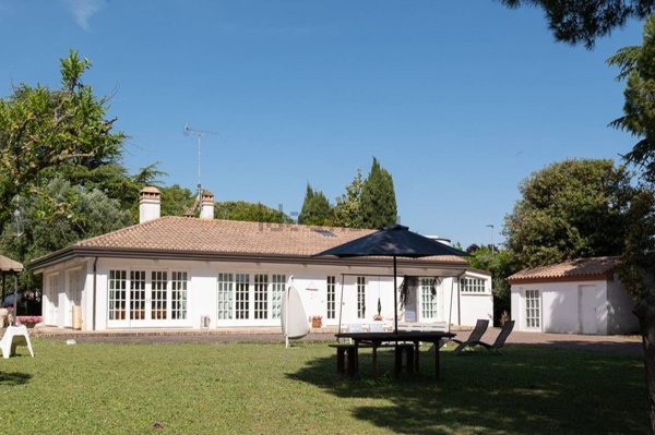 casa indipendente in vendita a Civitanova Marche in zona Maranello