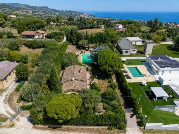 casa indipendente in vendita a Civitanova Marche in zona Santa Maria Apparente