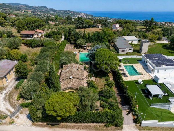 casa indipendente in vendita a Civitanova Marche in zona Santa Maria Apparente