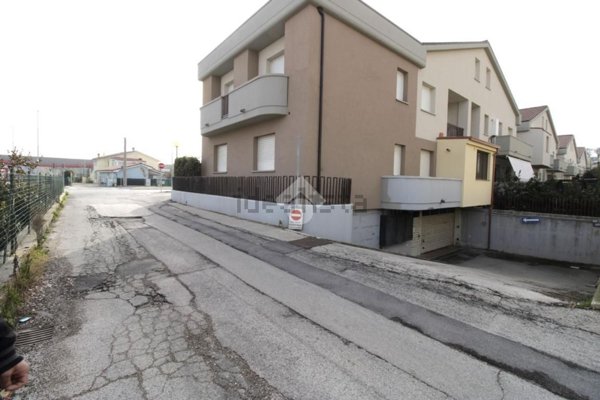 box auto in vendita a Civitanova Marche in zona Fontespina