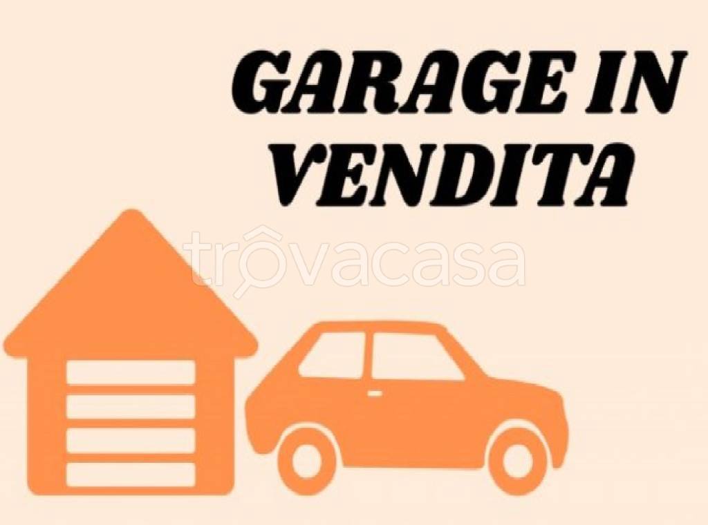 box auto in vendita a Civitanova Marche in zona Porto Civitanova