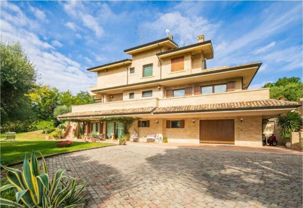 casa indipendente in vendita a Civitanova Marche in zona Santa Maria Apparente