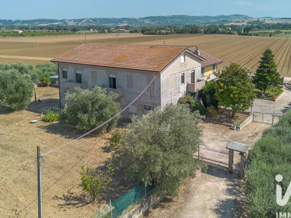 casa indipendente in vendita a Civitanova Marche in zona Maranello