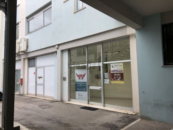 locale commerciale in vendita a Civitanova Marche