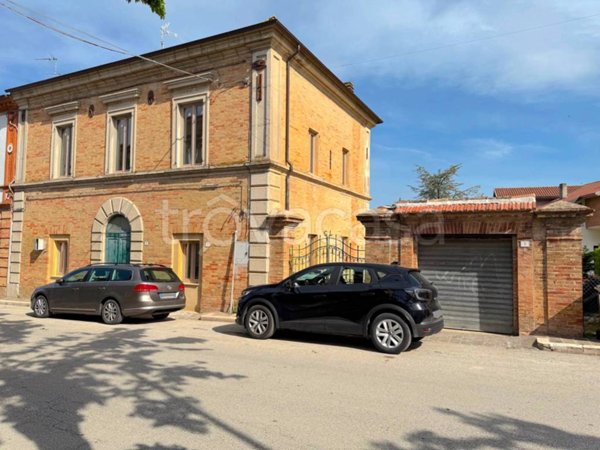 casa indipendente in vendita a Colmurano