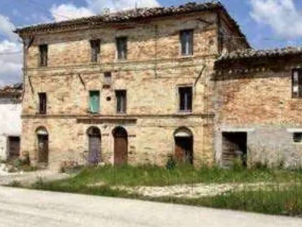 casa indipendente in vendita a Colmurano