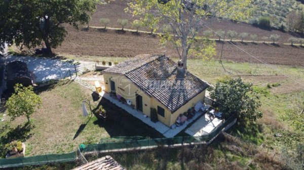 casa indipendente in vendita a Colmurano