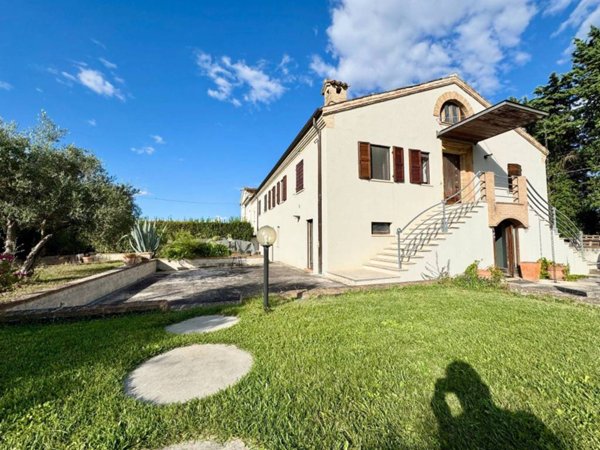 casa indipendente in vendita a Colmurano