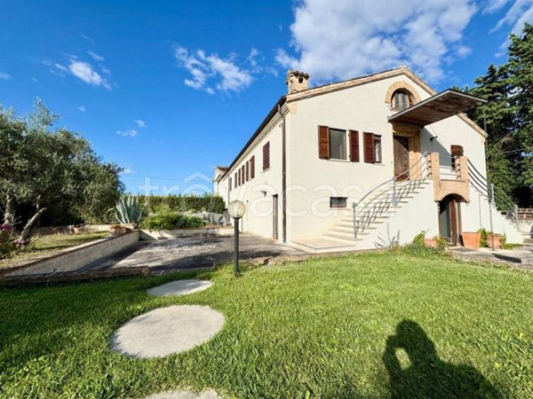 casa indipendente in vendita a Colmurano