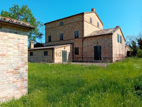 trivano in vendita a Colmurano