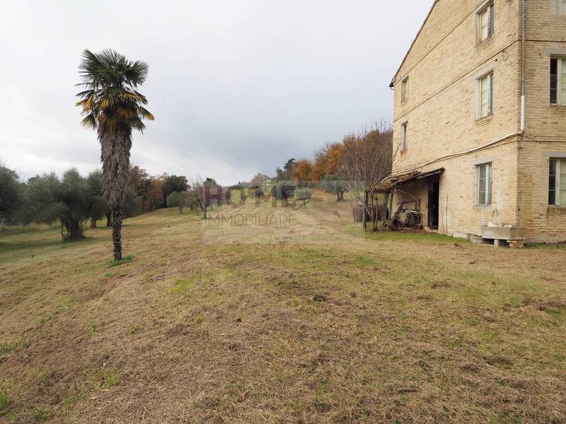 terreno edificabile in vendita a Corridonia